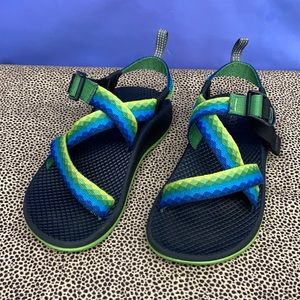 Chaco size 2 Youth Green Blue boys girls